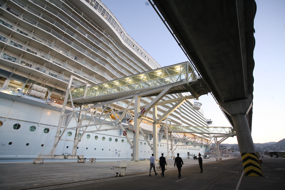 Malaga Boarding Bridge 2